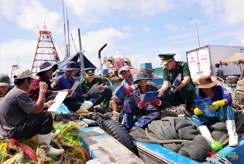 Đồn Biên phòng Phước Lộc: Đa dạng công tác tuyên truyền pháp luật cho ngư dân